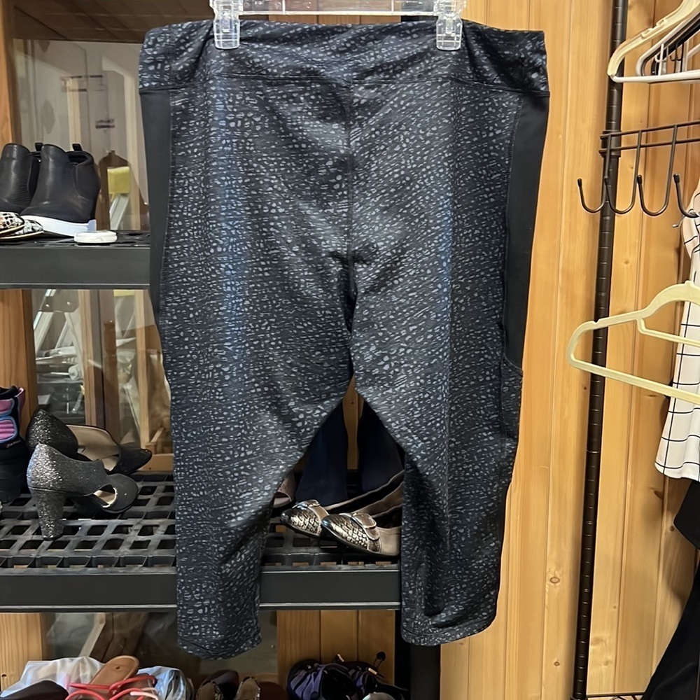 Just My Size Active Capris Black Leggings plus size 3X or 22W / 24W - Picture 6 of 6
